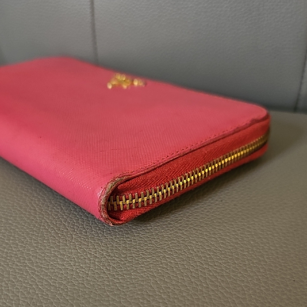 💖 Prada Pink Zippered Wallet 💖 - Picture 2 of 7